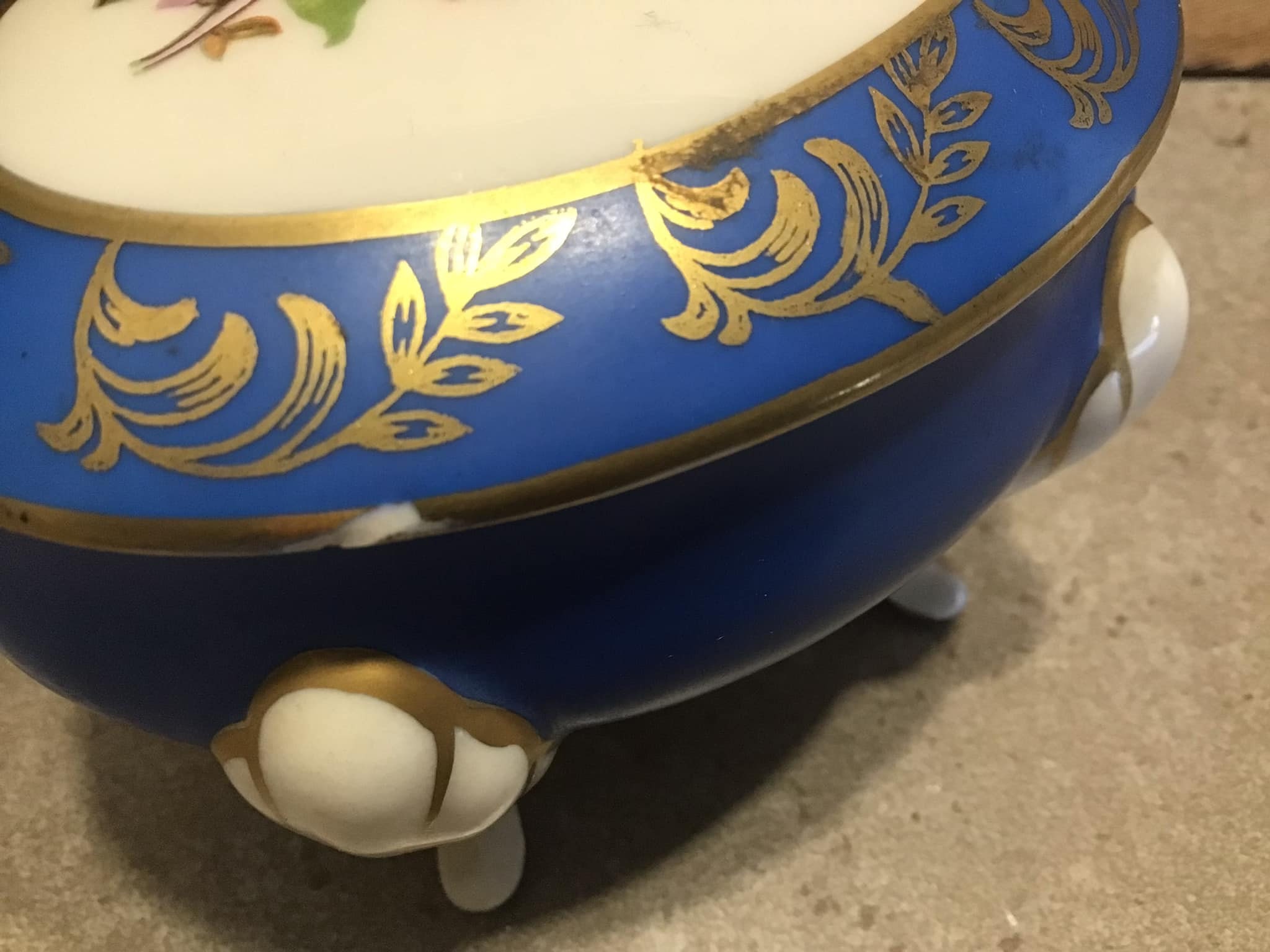ヴィンテージ花柄磁器小物入れ：青いジュエリーリングボックス