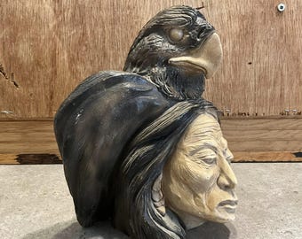 Escultura en piedra de Thomas Maracle Mohawk: Escultura indígena del águila