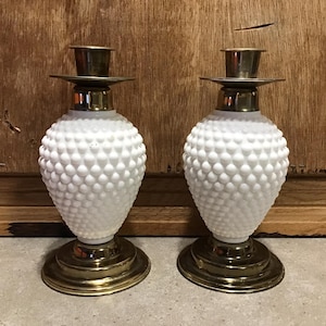 2 Vintage Kerzenhalter aus Milchglas und Messing