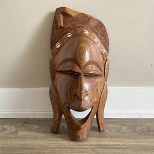 Vintage Carved Wood Mask, Vintage Wall African Wood Mask Hand Carved Wall Art Wall interior