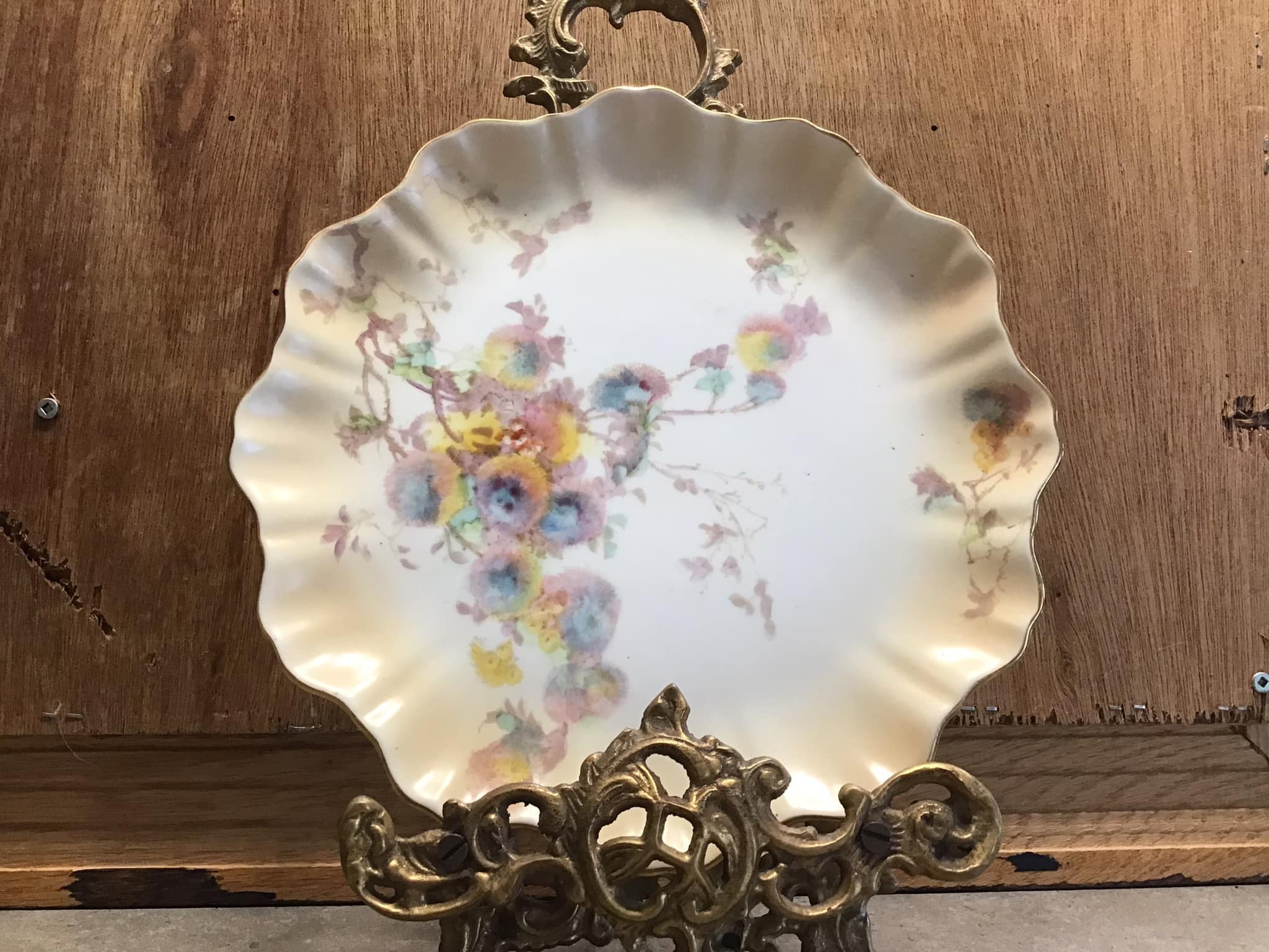 ドルトンバーズレム英国 Doulton Burslem England Watteau pattern plate. For Sale at