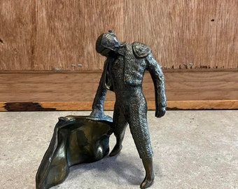 ブロンズ仕上げの闘牛士と雄牛の像：スペインの闘牛士の装飾 - Etsy 日本