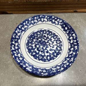 Vintage Himark Italy blauw-witte soepkom met sponsachtige omranding, diep pastabord gemaakt in Italië, kobaltspatten keramisch majolica-aardewerk