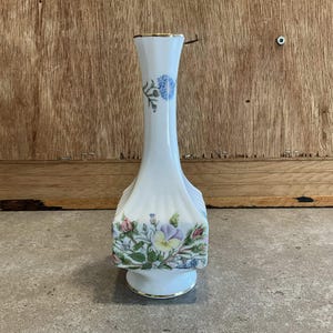 Aynsley, Wild Tudor, Fine English Bone China, Floral Bud Vase Made in England