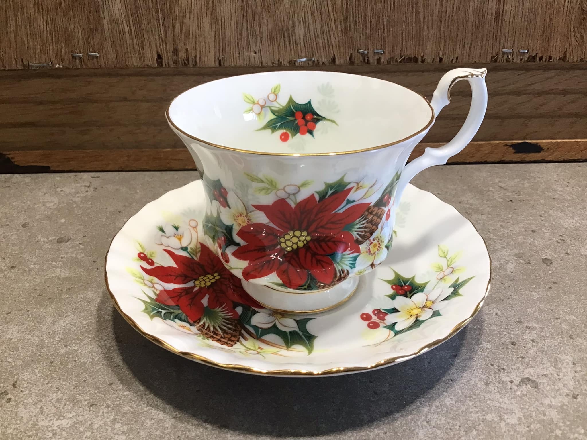 英国製 希少 ロイヤルアルバート ポインセチア プレート＆マグ 2点