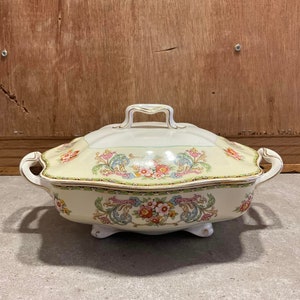 PAREEK Johnson Bros Covered Vegetable/Rice/Potato Serving Bowl, Made in England.