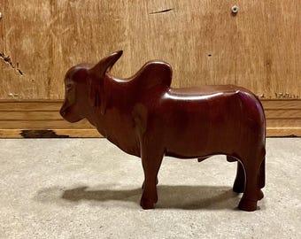 木製の雄牛の置物、木製の彫像、動物、木彫り - Etsy 日本