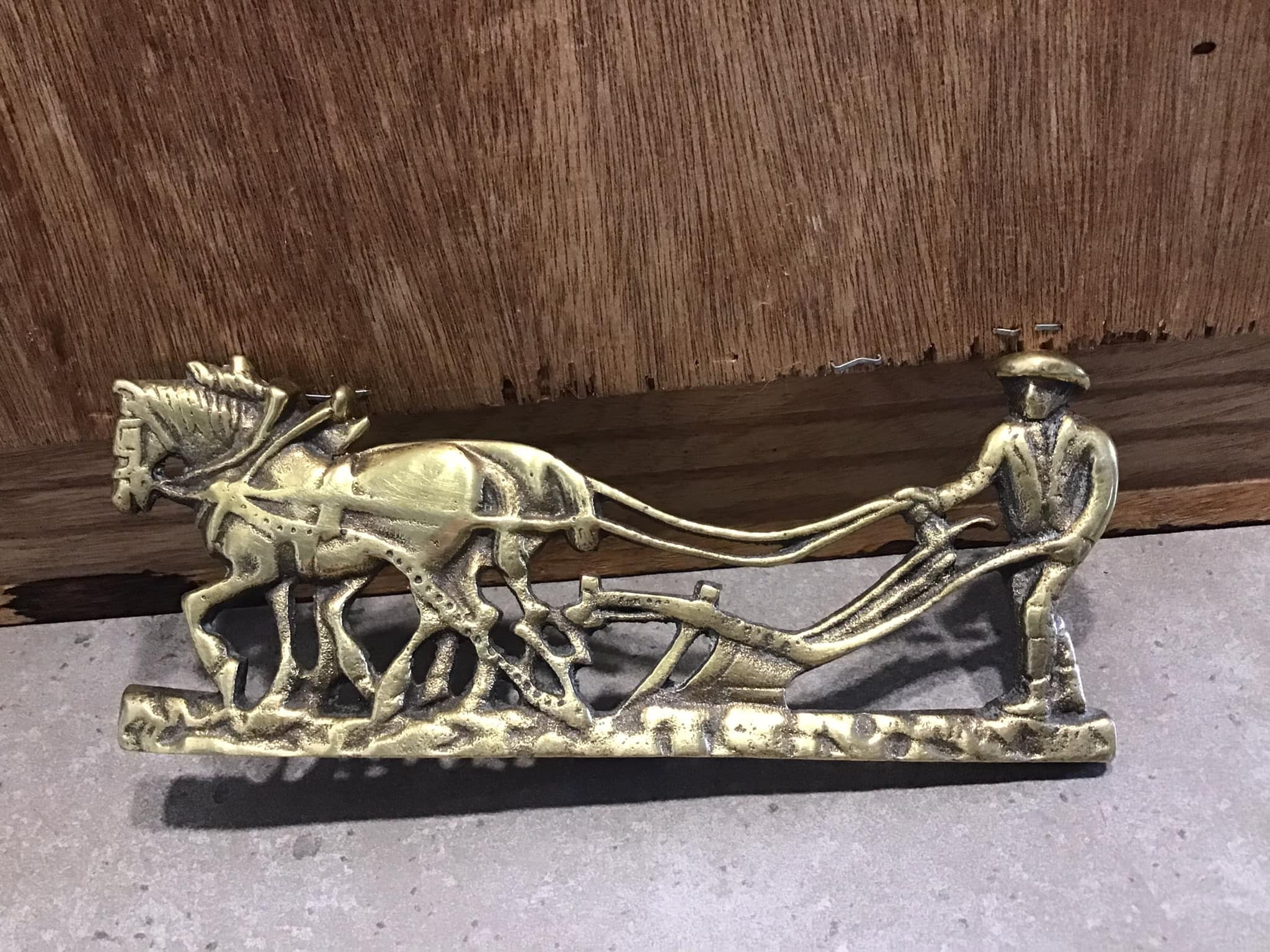 Grande Ferme Laiton Vintage – Cheval Et Charrette – 40 Cm De Long – Pièce Décorative
