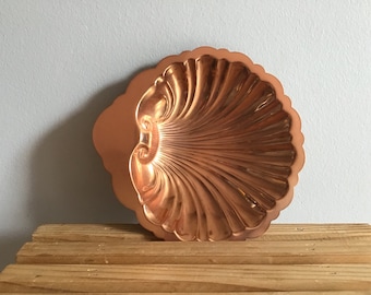 Vintage Copper Shell Trinket dish or key holder, Metal home decor .