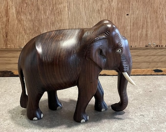 大きな象のチーク材の手彫りの木製テーブル動物フィギュアアフリカの