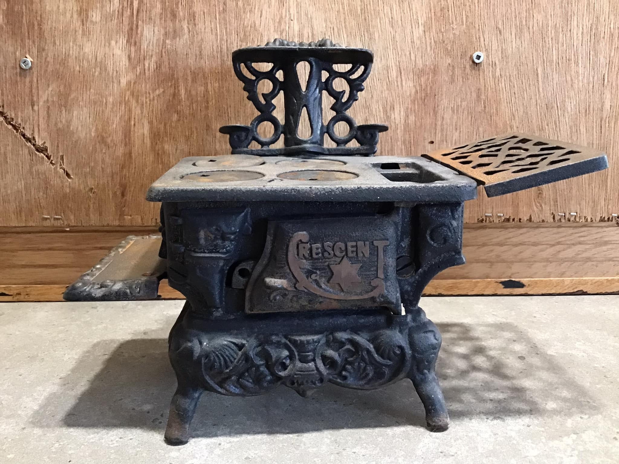 Farmhouse Vintage Cast Iron Miniature Crescent Stove & Pots