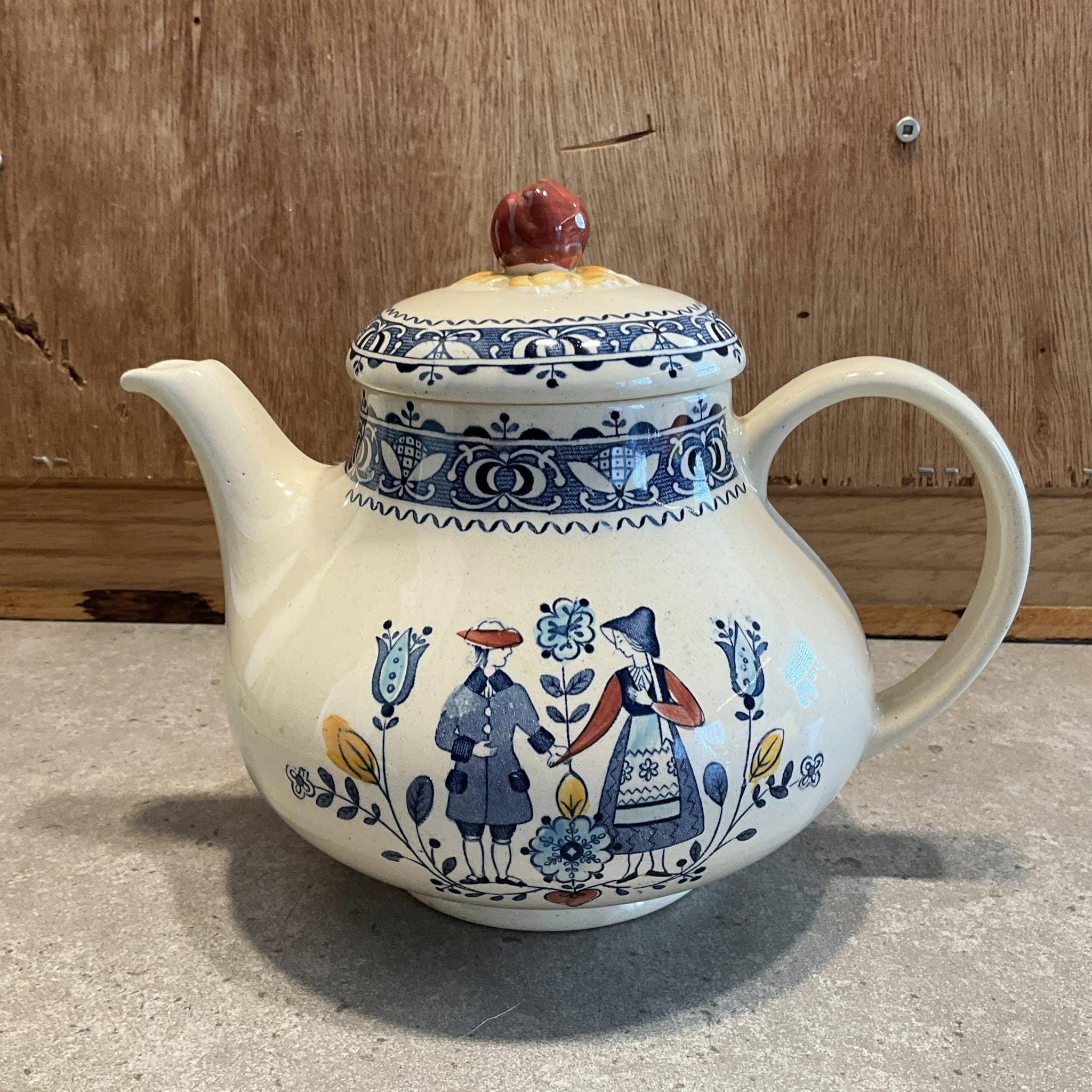 Hearts and Flowers, Johnson Brothers Teapot, Vintage Staffordshire