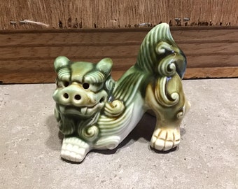 Vintage Ceramic Foo Dog Statue: Chinese Guardian Lion