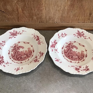 2 Vintage Mason’s Watteau Rimmed Soup Bowls Pink Red Transferware English Bone China, Made in England Patent Ironstone