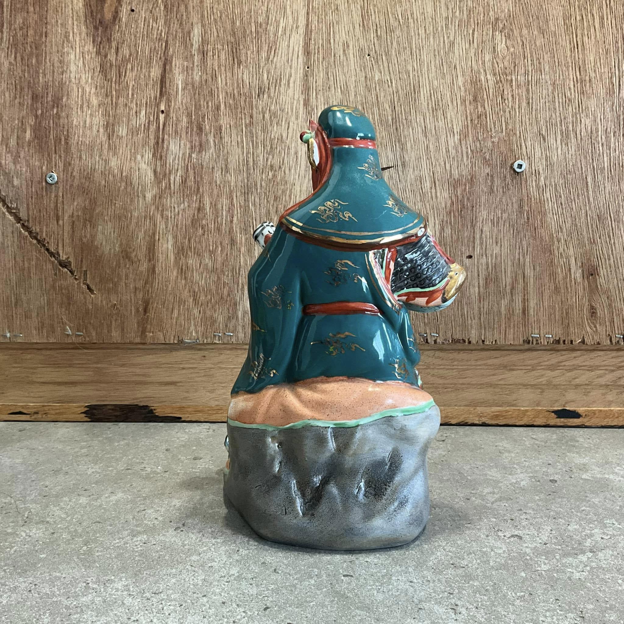 ヴィンテージまたはアンティークの中国製赤い顔の関羽公戦士の手描き