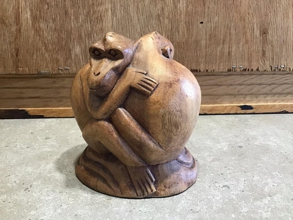 ヴィンテージ木彫り猿の置物、民芸品の小像、「恋する猿」 - Etsy 日本