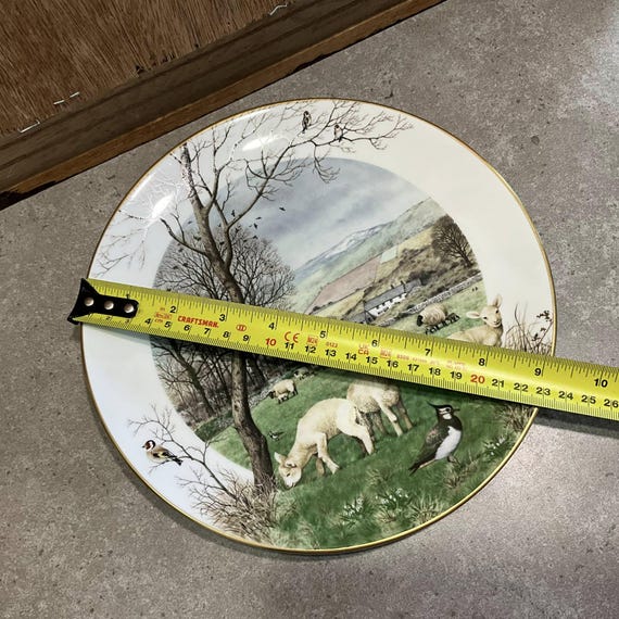 ロイヤルウースター限定コレクターズプレート：「1月の羊の産む季節