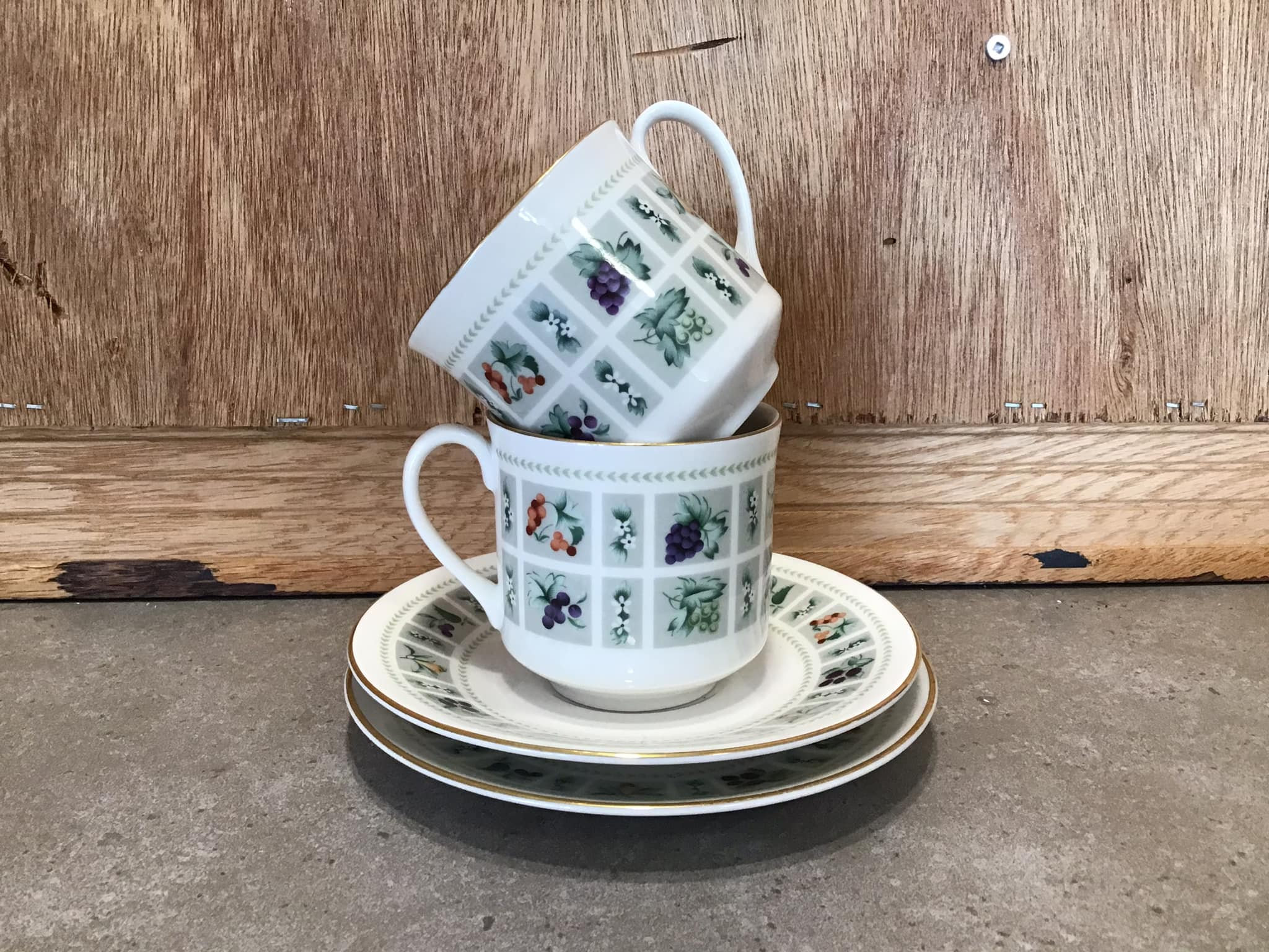 イギリス製のヴィンテージ ロイヤルドルトン タペストリー ティー