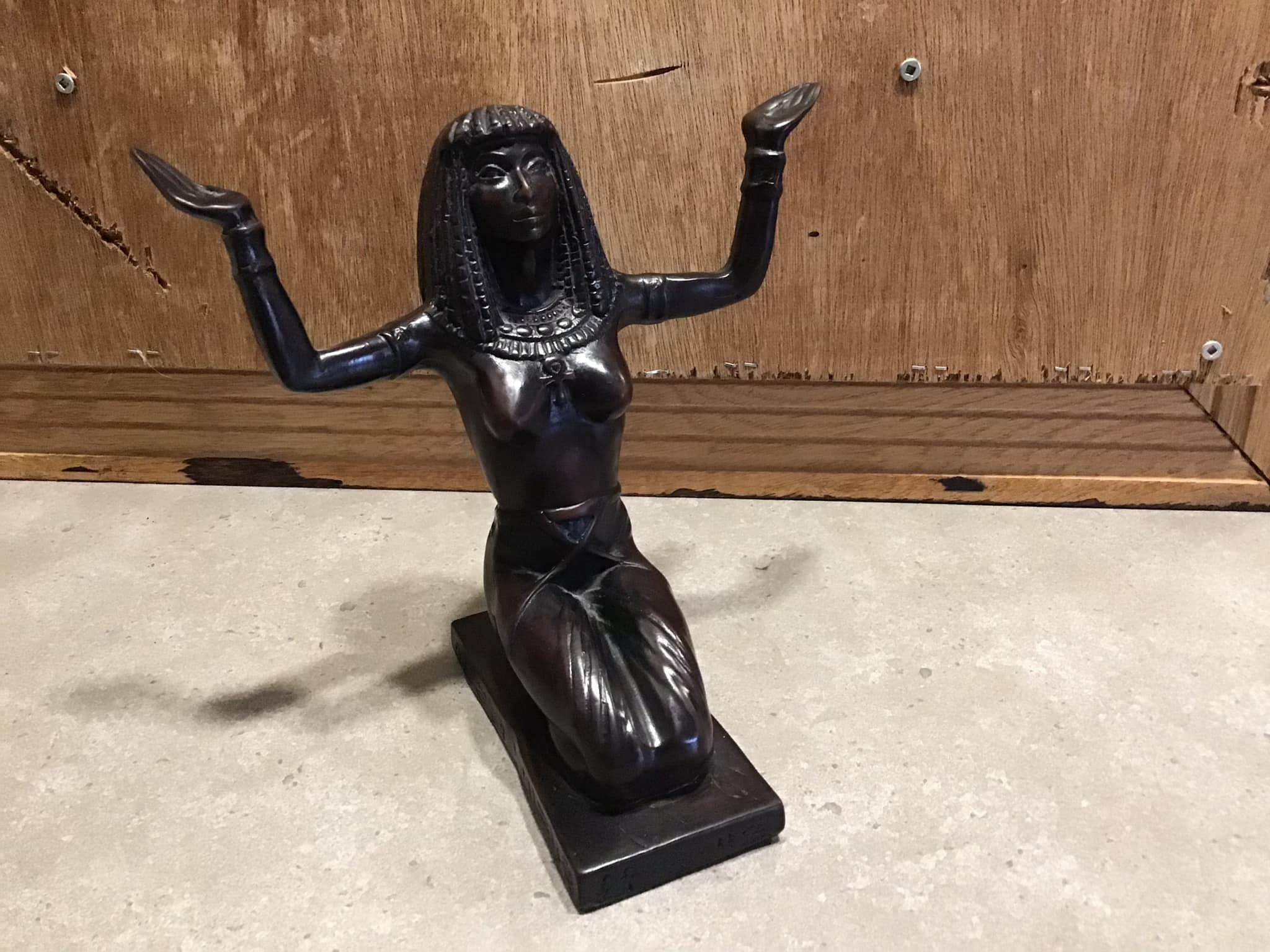 象形文字の碑文が刻まれたエジプト女王クレオパトラの像 - Etsy 日本