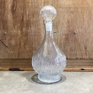 Carafe vintage autrichienne en verre transparent avec bouchon en écorce d'arbre