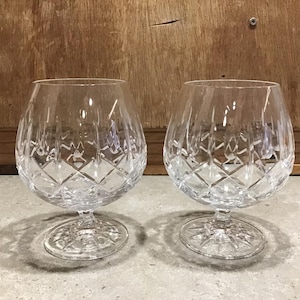 Set of 2 Crystal Cut Glass Brandy Glasses Slice cut diamond pattern to the cup, stem on a star cut base, Lovely to hold sturdy glasses