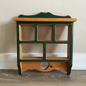 Shadow Box Shelf Vintage Wood Curio Display Wall Hanging, Country Heart Cut-Out Shelf Green