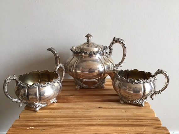 装飾的な金属製ティーポットとクリーマーセット 【公式通販】