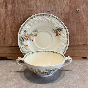 Crown Ducal Tea cup and Saucer Florentine GWYNNETH 4704 Made in England.