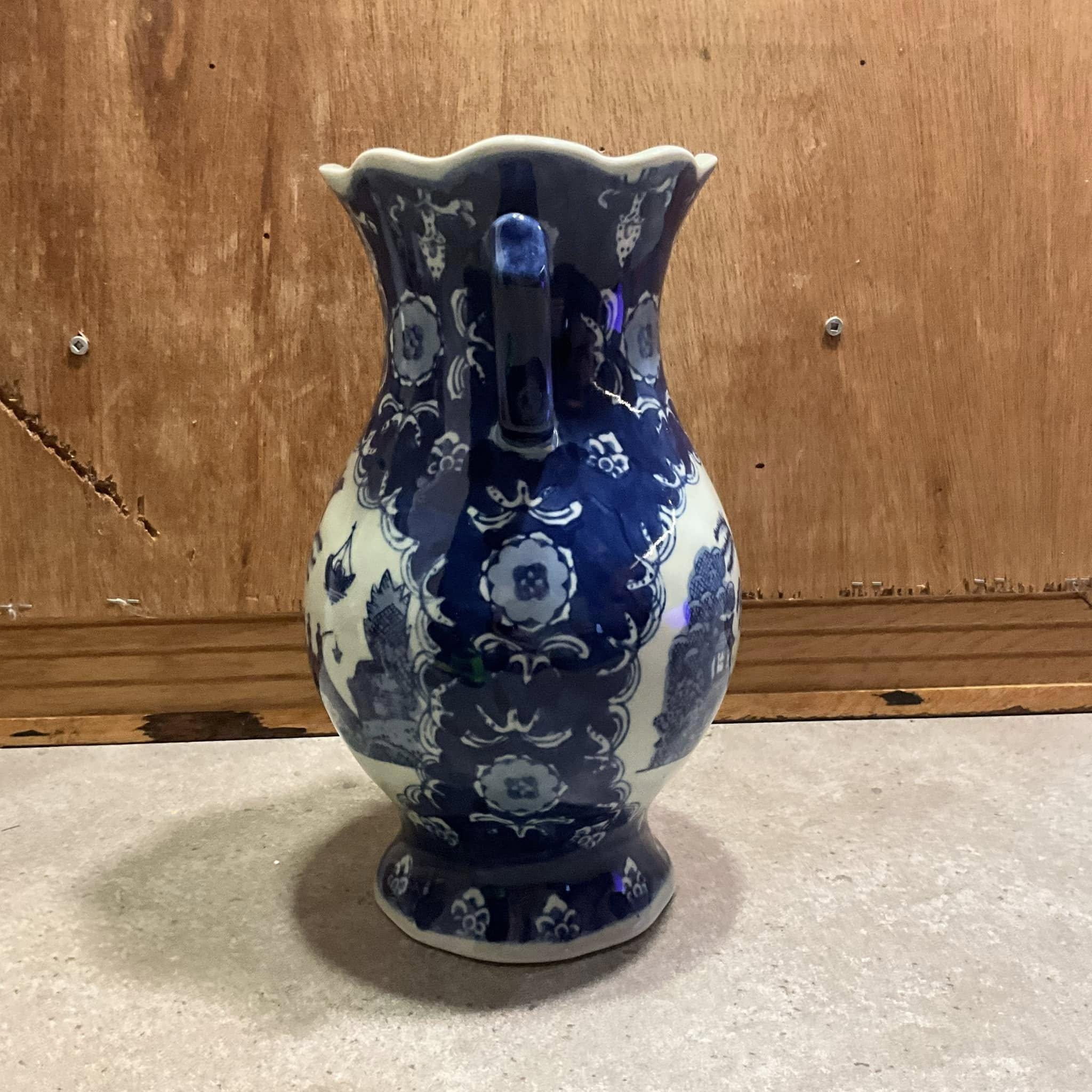 ヴィンテージ ブルー&ホワイト スカラップエッジ 花瓶 2 ハンドル