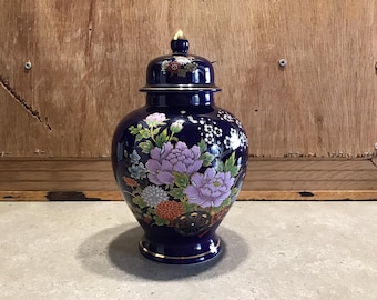 蓋付き大型日本製瓶 - 14インチの芸者風景磁器花瓶、ネイビーの花柄