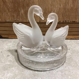Vintage Frosted Glass Two Swans Figurine Made in Italy.