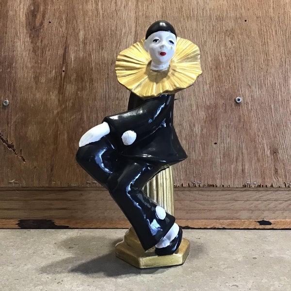 Figurine vintage art déco noir et blanc pantomime français personnage Pierrot pierrot mime clown assis