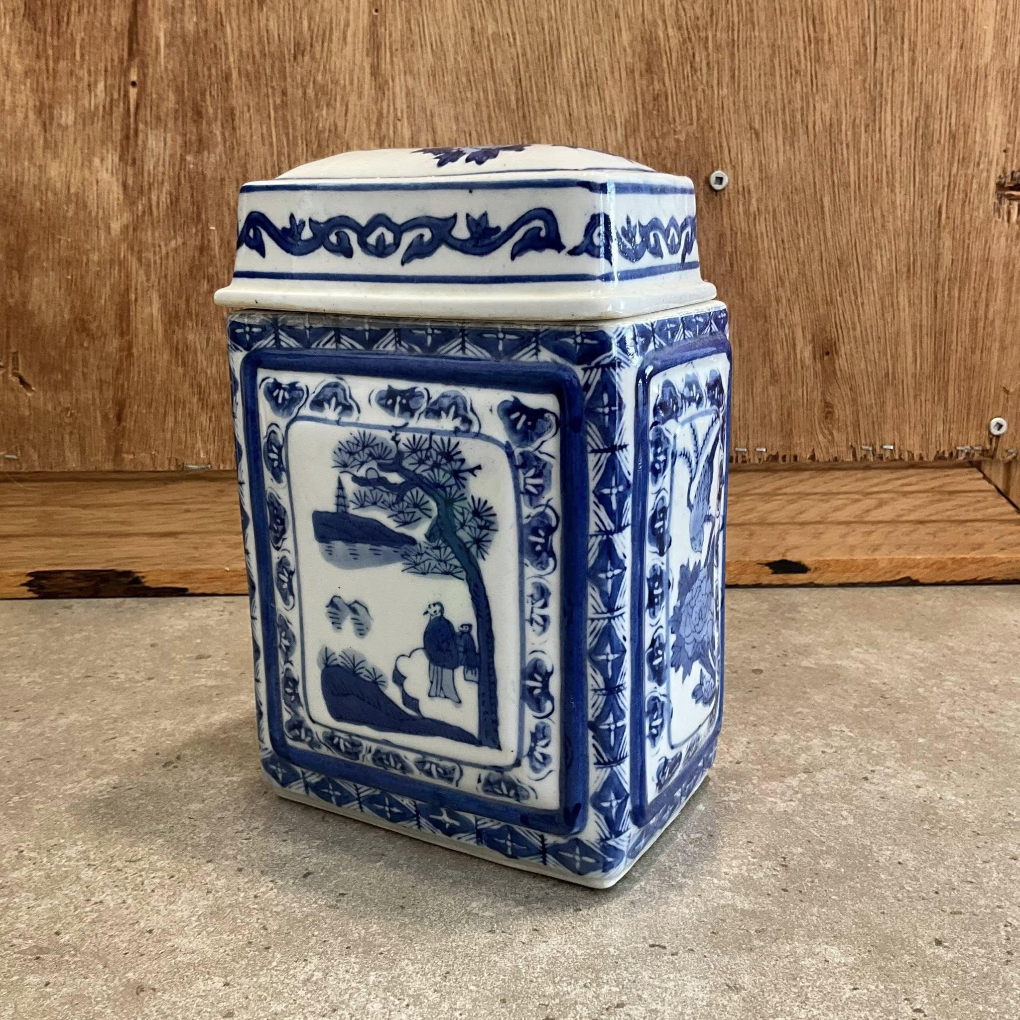 Vintage Chinese Blue & White Porcelain Lidded Tea Caddy Ginger Jar
