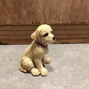 Labrador Puppy Statue Sculpture Sitting Dog Statuette Simulation Animal Model Figurine Home Interior Decor