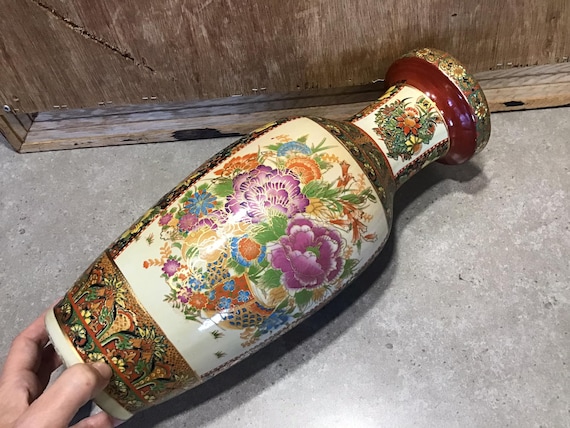 収集価値のある中国の花瓶、多色薩摩様式の磁器の花瓶の東洋の花瓶