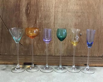 Mehrfarbige Cordial Gläser, langstielige Likörgläser in verschiedenen Formen und Farben - separat erhältlich