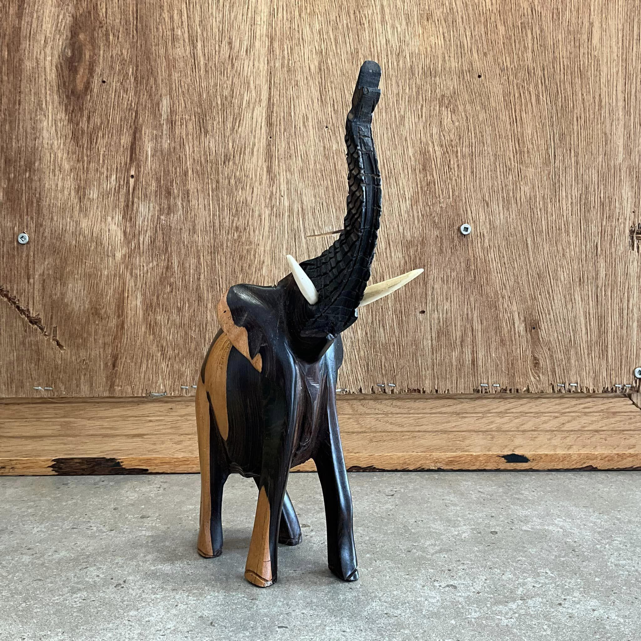 木製象の彫刻 ツートンカラーの木彫りの象の像 - Etsy 日本