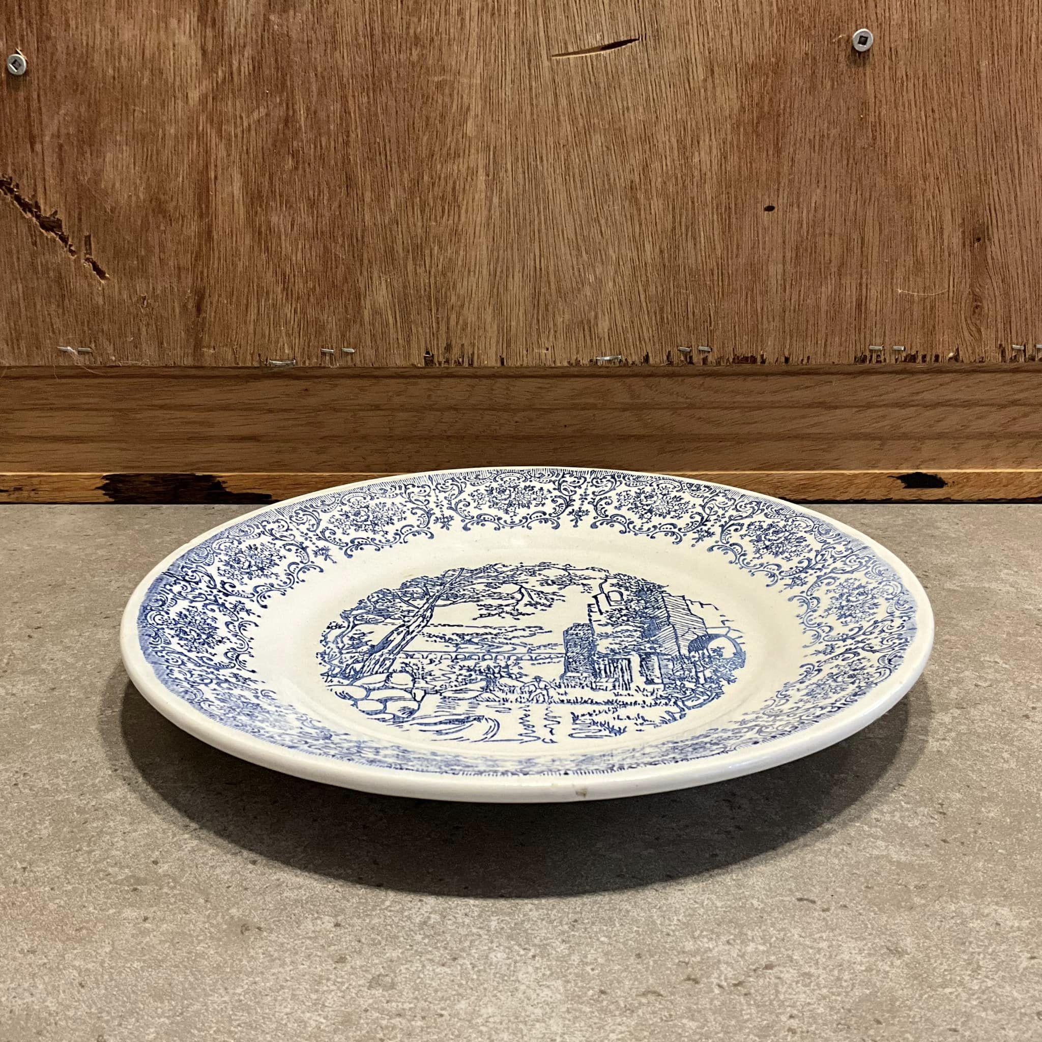 ヴィンテージイタリアンプレート：青と白の風景画（幅9.2インチ