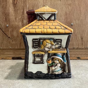 Cookie Jar House, Vintage Country Cottage Cookie Jar with 2 Girls Made In Japan
