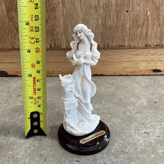 Vintage 1994 Florence Giuseppe Armani Figurine Lady With Doves