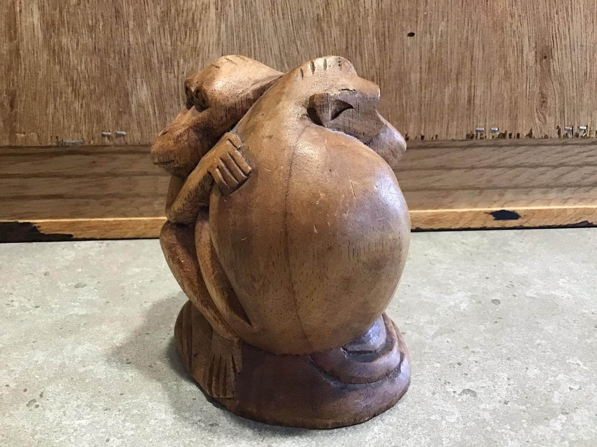ヴィンテージ木彫り猿の置物、民芸品の小像、「恋する猿」 - Etsy 日本