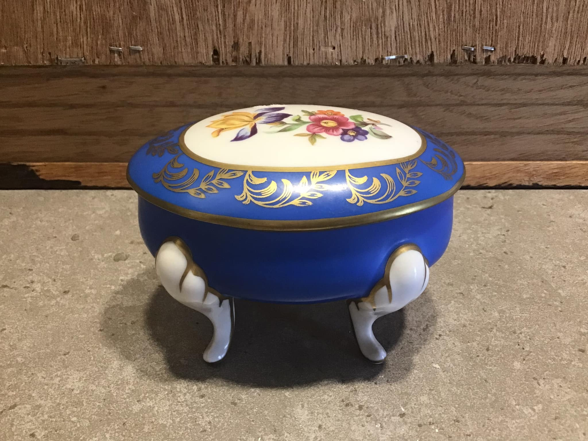 ヴィンテージ花柄磁器小物入れ：青いジュエリーリングボックス
