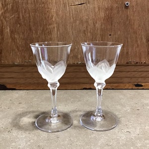 Vintage Crystal Art Deco Style Frosted Flower Design with Cup Liqueur Glasses. 1980’s