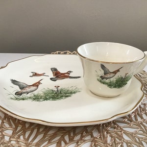 Vintage georgianischer Porzellan-Teller und Tasse: Wilde Vögel, 22 Kt Goldrand