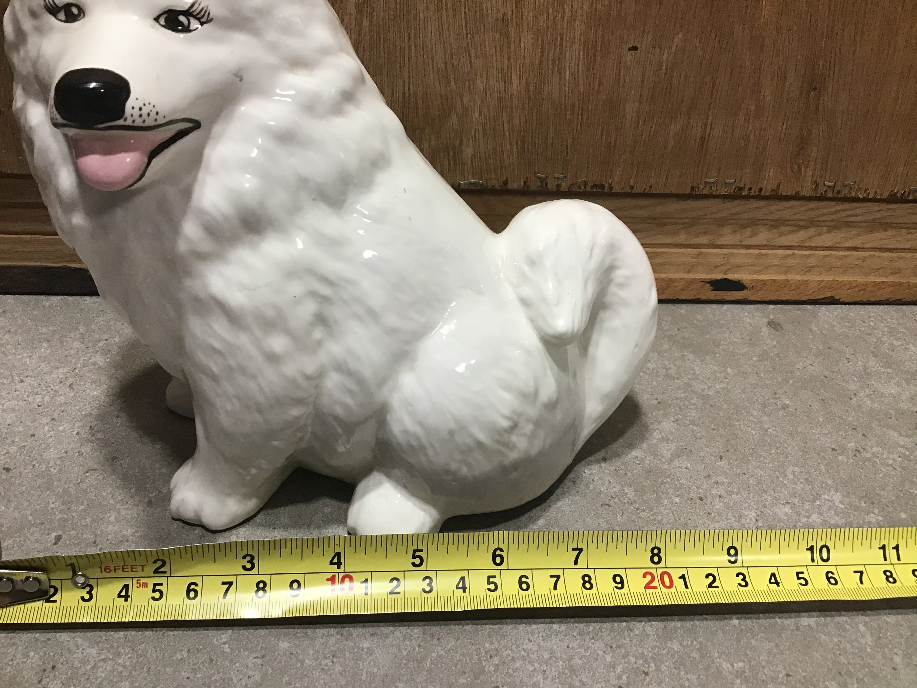 ヴィンテージの白い磁器製チャウチャウ犬の置物：犬好きへの贈り物