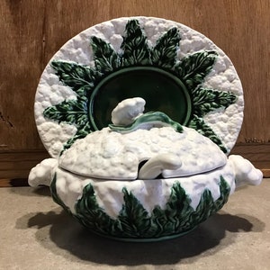 Vintage Cauliflower Soup Tureen with Underplate and Ladle Ceramic Majolica Pottery Portugal.