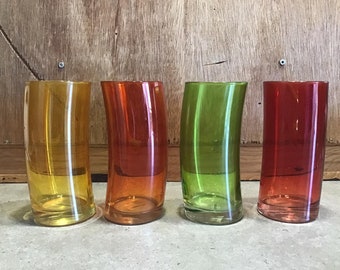 Vintage deutsche gebogene Highball-Gläser, farbige Trinkgläser, Bargeschirr, Preis gilt für ein Glas.