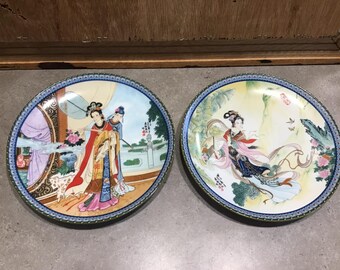 2 Geisha Imperial Jingdezhen porslinstallrikar signerade samlartallriksset