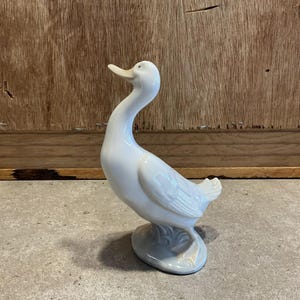 NAO Lladro Goose Porcelain Bird, Farm Animal Figurine, Glaze, Made in Spain