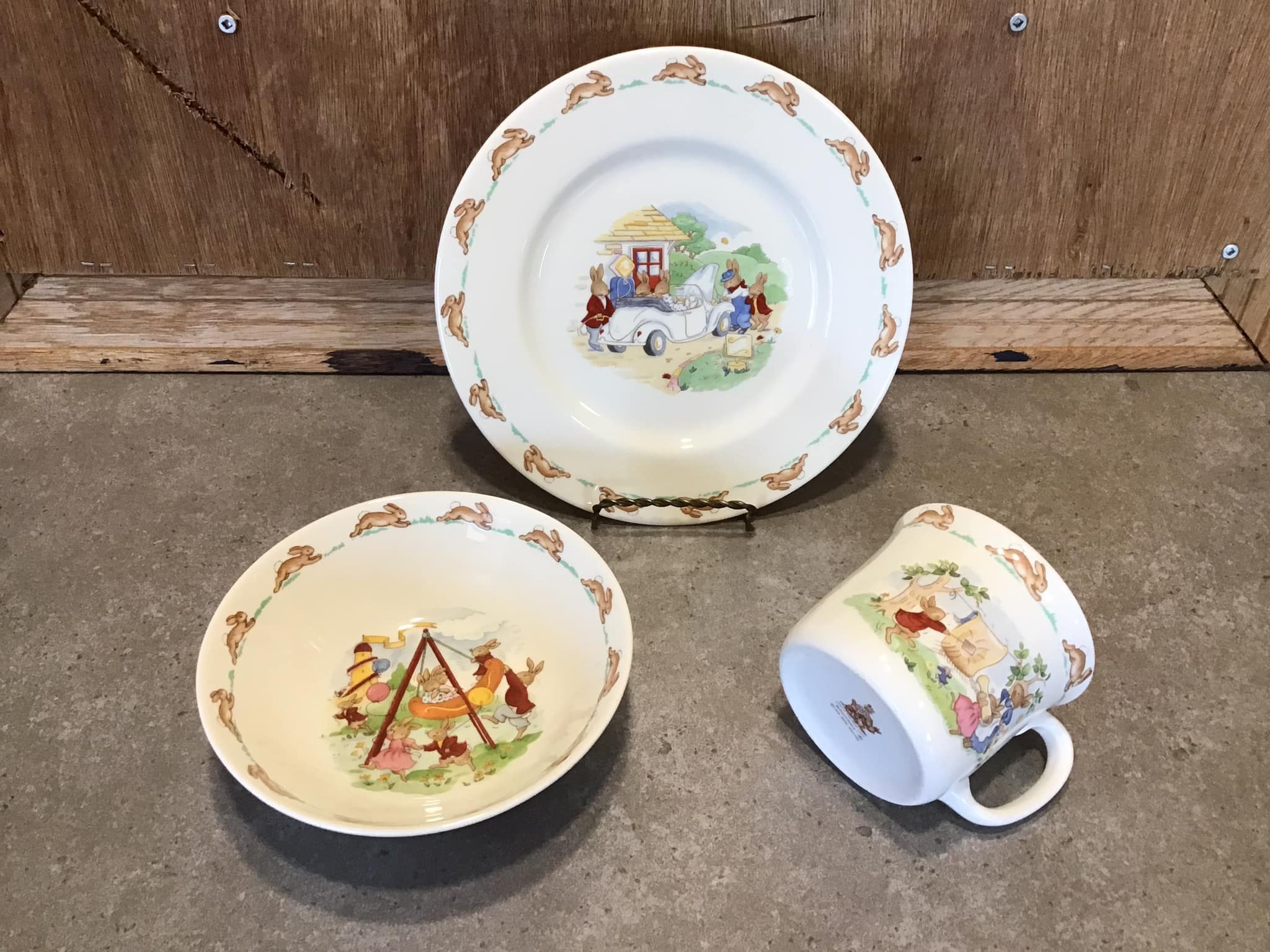 ロイヤルドルトン バニーキンズ プレート、カップ、ボウルセット